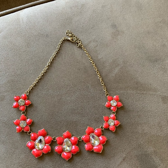 Jewelry - Necklace with red/orange flowers